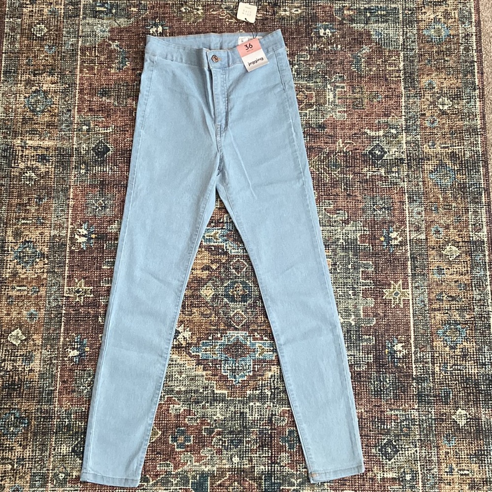 NWT jeggings EUR36 =us size 6. Stretch comfortable light blue